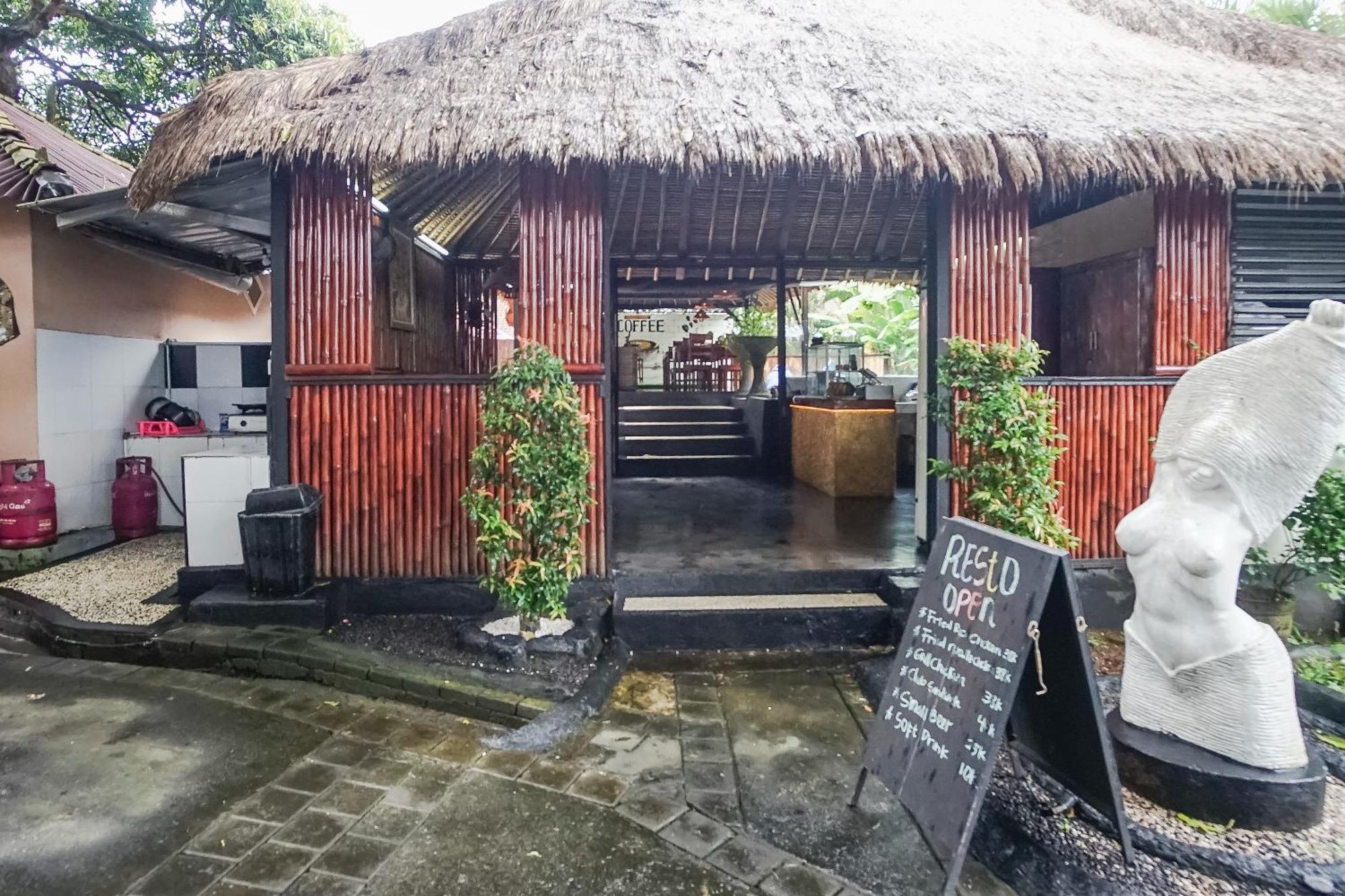 Hotel Kampung 168 Jimbaran Esterno foto